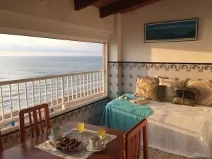 Beachfront and Bright Apartment - El Palmar