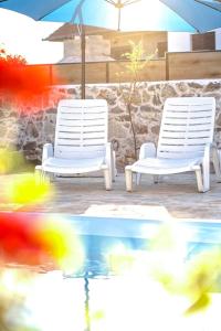 Heritage House Vrime - stone house with heated pool