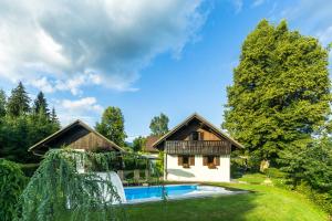 Holiday House in Nature with Pool, Pr Matažič 
