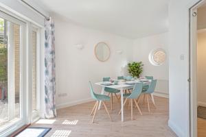 2 Bedroom City Centre Townhouse - with Parking