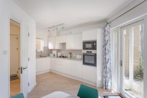 2 Bedroom City Centre Townhouse - with Parking