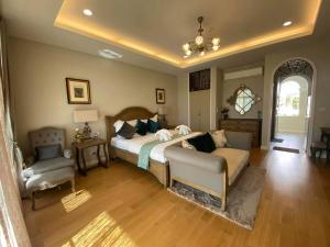 The Castell Condo by Nutthiwan room 912 and 921