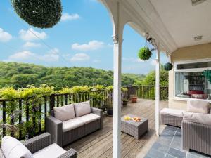 Cozy Holiday Home in Morval with private garden