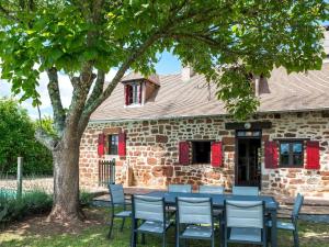 Maisons de vacances Beautiful holiday home with pool in Teillots : photos des chambres