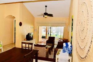 VILLA PARA 8p 6A 2M dentro del HOTEL a un costado del Krystal IXTAPA cuenta con playa y WIFI