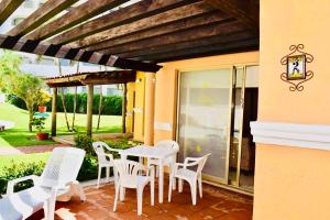 VILLA PARA 8p 6A 2M dentro del HOTEL a un costado del Krystal IXTAPA cuenta con playa y WIFI