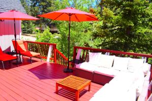Dream Getaway-Secluded Hot Spa-Walk to Village-Walk to Pineknot Trailhead-Plus King Bed!