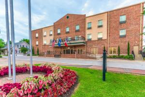 Chateau Saint Denis a Historic Hotel Downtown Natchitoches