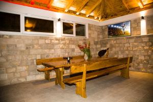 APARTMENT BELLA VISTA-heated pool, bbq, panoramic view near Split