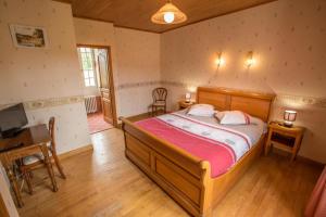 Maisons de vacances Gite du Houx - Domaine de Bardenat avec Piscine chauffee : photos des chambres