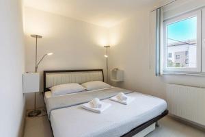 Apartment Dubravka near the sandy beach 