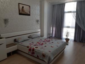 Маршала Малиновського 18 б 12 Жемчужина квартира