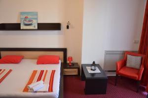 Triple Room with Terrace room in Aquarius