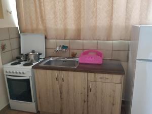 Lions 2 Studios & Apartments, Poros Island.