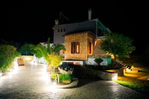 Chariklias House with private pool