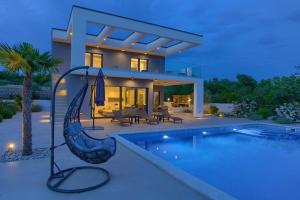 Villa QUADRA with heated pool 