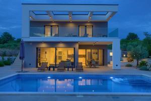 Villa QUADRA with heated pool 