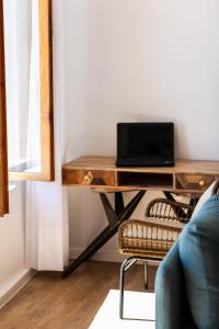 Anne Apartment, at the Venetian Port of Rethimno!