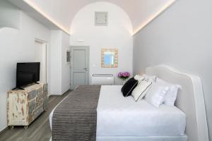 Siete Mares Luxury Suites Santorini Greece