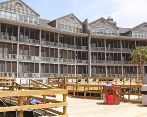 Resort Inn With Dramatic Sunset Views in Garden City Beach in Myrtle Beach