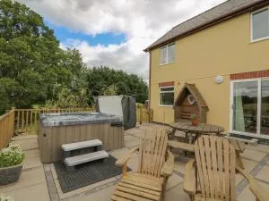 Foxes Meadow - Bettws Disserth