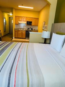 Studio Suite 1 King room in Country Inn & Suites by Radisson San Jose International Airport CA