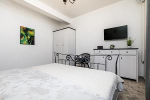 Apartments by the sea Mali Losinj, Losinj - 18406