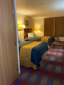 Queen Room with Two Queen Beds - Non-Smoking room in Americas Best Value Inn Champaign