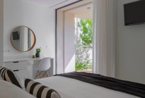 Double Room with Balcony room in Tara's Lodge Hotel