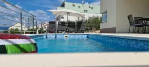 Villa Aninka - Ploča