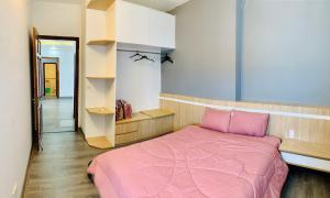 Căn Hộ 3 Phòng Ngủ (Three-Bedroom Apartment)
