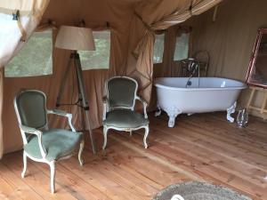 Tentes de luxe Les Toiles de La Tortillere tentes luxes safari lodge glamping insolite : photos des chambres