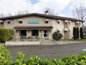 辛普酒店 - Frontonas