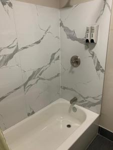 Crescent Park Motel & Suites