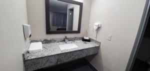 Crescent Park Motel & Suites