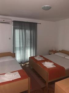 Two-Bedroom Apartment with Terrace room in Apartments with a parking space Gradac Makarska - 18315