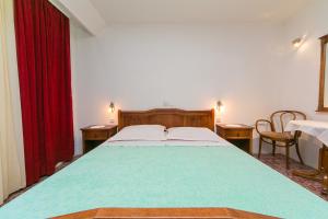 Adria Brela Apartments