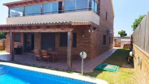 Chalet moderno con PISCINA en Calafell