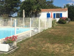Studio avec piscine