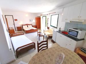 George Michalas (Vivaria Apartments)