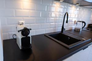 MH Black White Apartment Szczecin