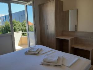 Two-Bedroom Apartment with Balcony room in Apartments EDO