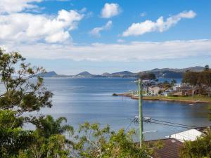 Iluka Stunning Air Conditioned house with WI FI and Water Views - 4hvězdičkové hotely ve městě Soldiers Point