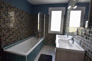 Maisons de vacances Villa 7 chambres avec grande piscine a 600 m de la plage : photos des chambres