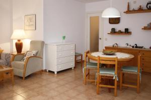 AT141 Els Pins, comunidad con piscina en primera línea