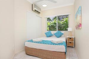 The Beach House 3BR Waterfront Apartment, Own WIFI