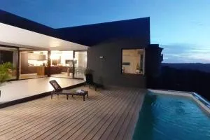 Castle Rock - Villa in a Private Nature Estate - Harkerville