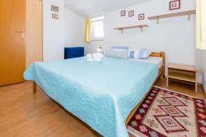 Cozy apartments Emina near the sea