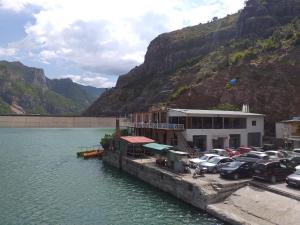 Rozafa Ferry & Accommodation