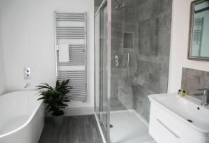 Oswald House deluxe 3 bedroom apartment